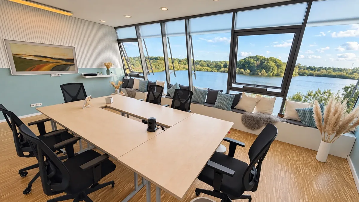 Besprechungsraum Hygge mit weitem Seeblick
